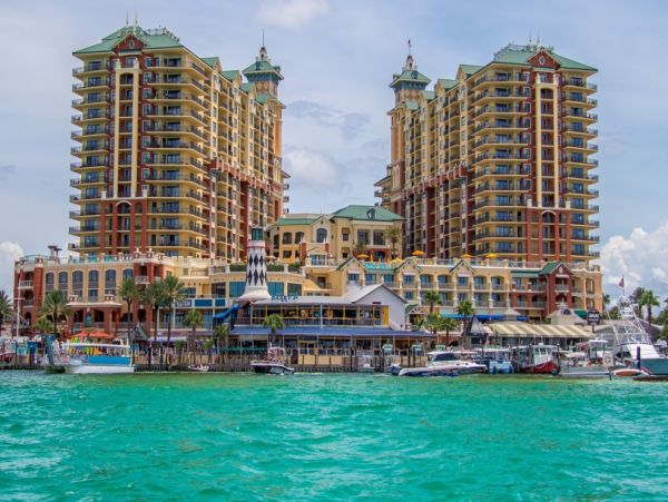 Destin Vacation Condo Three Bedrooms Walk To Beach Sleeps 8
