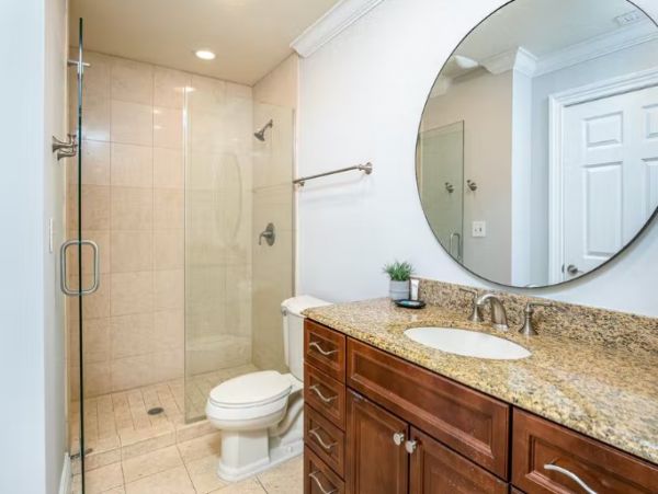 Destin Vacation Condo Three Bedrooms Walk To Beach Sleeps 8
