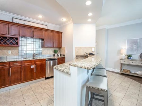 Destin Vacation Condo Three Bedrooms Walk To Beach Sleeps 8