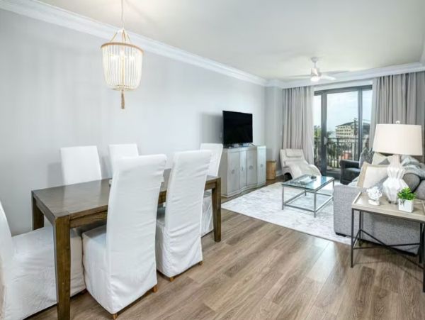 Destin Vacation Condo Three Bedrooms Walk To Beach Sleeps 8