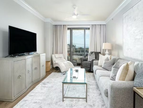 Destin Vacation Condo Three Bedrooms Walk To Beach Sleeps 8
