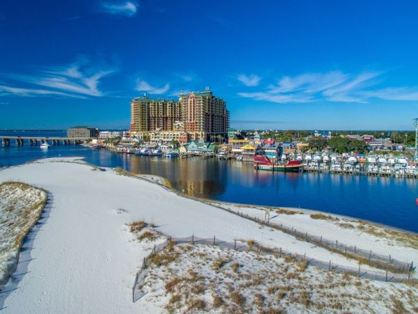 Destin Vacation Condo Three Bedrooms Walk To Beach Sleeps 8