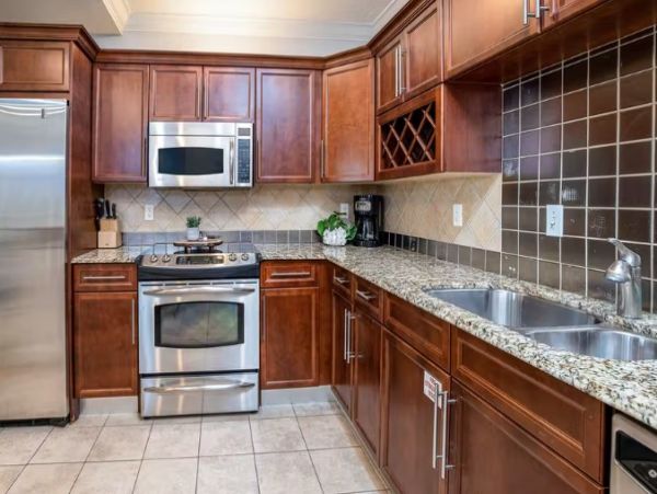 Destin Vacation Condo Three Bedrooms Walk To Beach Sleeps 8