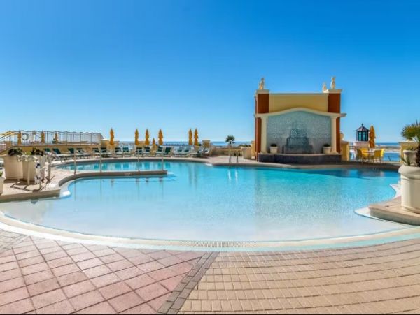Destin Vacation Condo Three Bedrooms Walk To Beach Sleeps 8