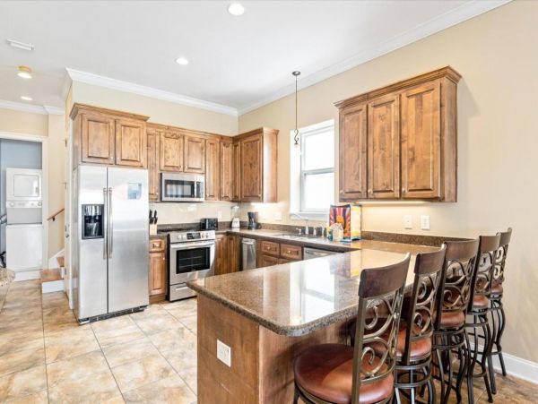 Spacious Beachfront Six Bedroom Vacation Rental in Gulf Shores
