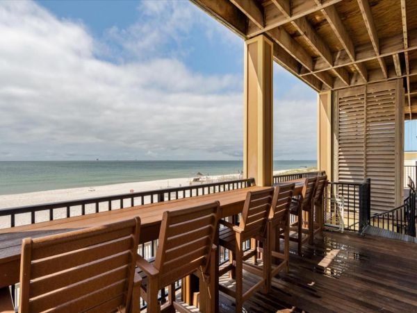 Spacious Beachfront Six Bedroom Vacation Rental in Gulf Shores