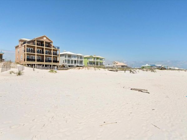 Spacious Beachfront Six Bedroom Vacation Rental in Gulf Shores