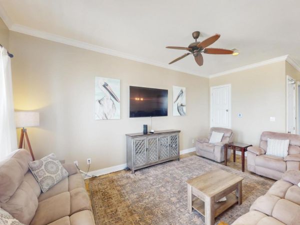 Spacious Beachfront Six Bedroom Vacation Rental in Gulf Shores