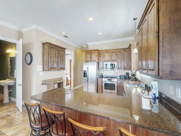 Spacious Beachfront Six Bedroom Vacation Rental in Gulf Shores