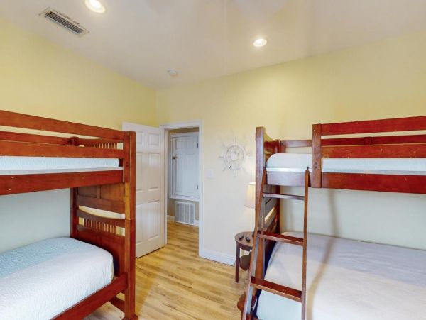 Spacious Beachfront Six Bedroom Vacation Rental in Gulf Shores