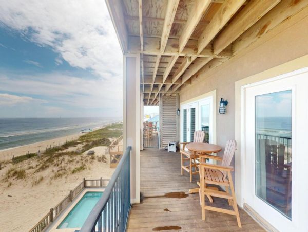 Spacious Beachfront Six Bedroom Vacation Rental in Gulf Shores