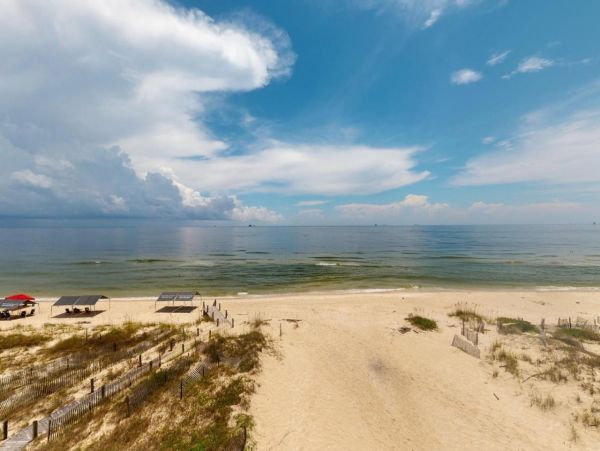 Spacious Beachfront Six Bedroom Vacation Rental in Gulf Shores