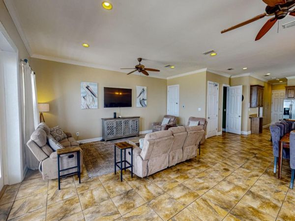 Spacious Beachfront Six Bedroom Vacation Rental in Gulf Shores