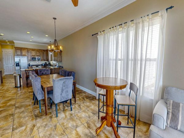 Spacious Beachfront Six Bedroom Vacation Rental in Gulf Shores