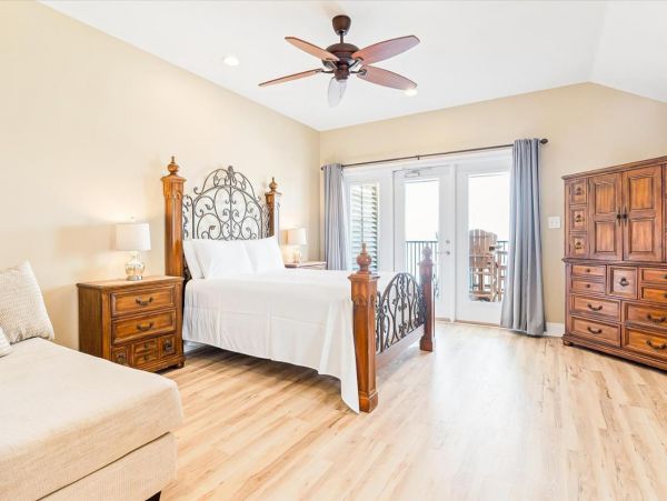 Stunning Beachfront Vacation Six Bedroom Rental