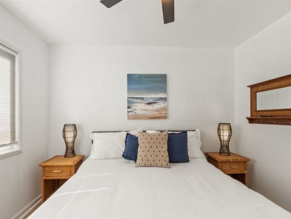 Mission Beach Vacation Condo Two Bedrooms Sleeps 6