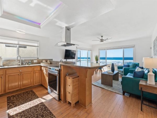 Mission Beach Vacation Condo Two Bedrooms Sleeps 6