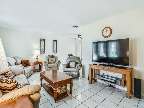 Four Bedroom Canalfront Home with Private Pool in Cape Coral