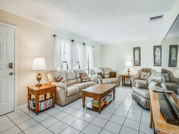Four Bedroom Canalfront Home with Private Pool in Cape Coral