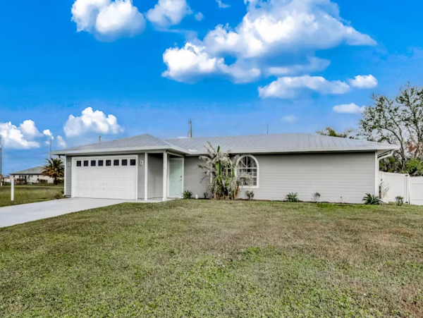 Elegant 3 Bedroom Vacation Home in Cape Coral