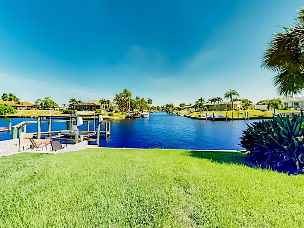 Luxury Canal-Front Villa with Private Saltwater Pool in Cape Coral