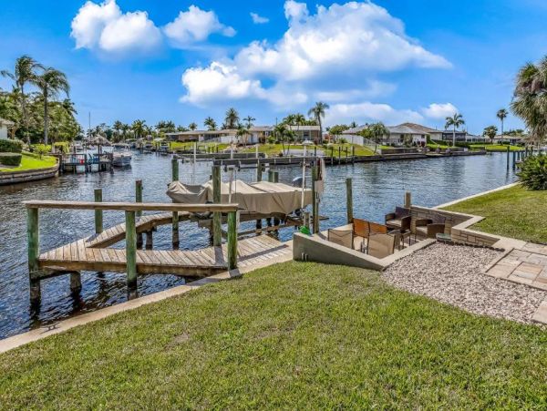 Luxury Canal-Front Villa with Private Saltwater Pool in Cape Coral