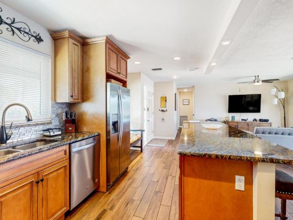 Luxury Canal-Front Villa with Private Saltwater Pool in Cape Coral