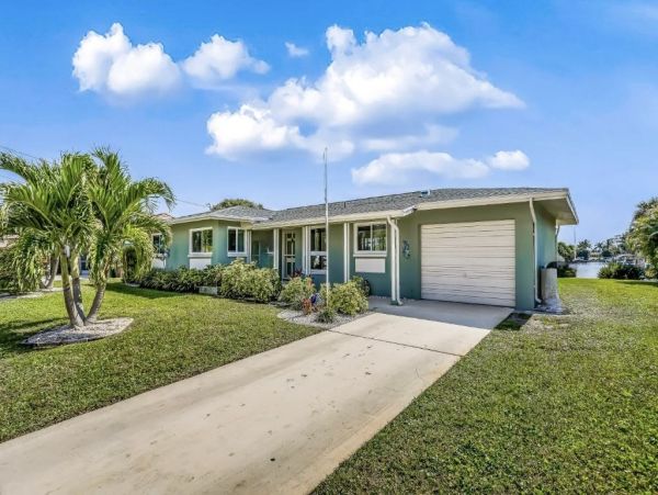 Luxury Canal-Front Villa with Private Saltwater Pool in Cape Coral