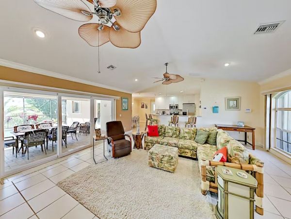 Cape Coral Luxury Vacation Home with Pool & Hot Tub