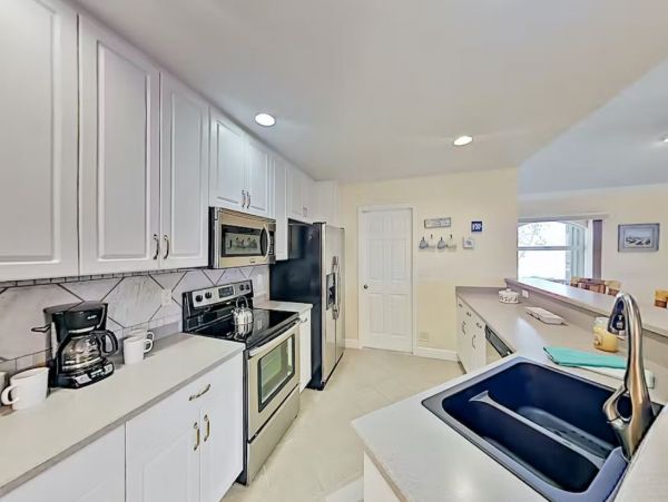 Cape Coral Luxury Vacation Home with Pool & Hot Tub