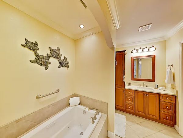 Cape Coral Luxury Vacation Home with Pool & Hot Tub