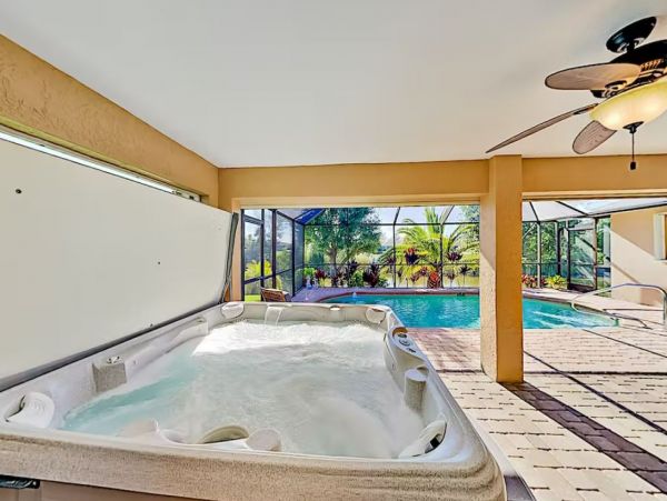 Cape Coral Luxury Vacation Home with Pool & Hot Tub