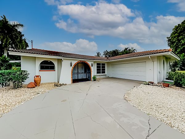 Three Bedroom Pool Waterside Home