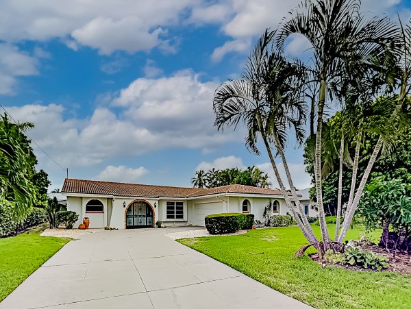 Three Bedroom Pool Waterside Home