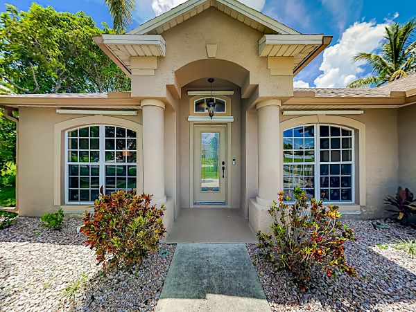 Cape Coral Canalfront 4 Bedroom Villa with Boat Dock