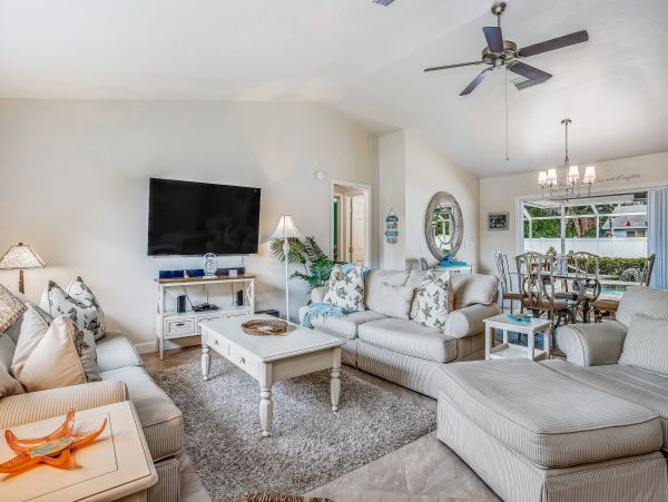 Updated Cape Coral Pool Vacation Home