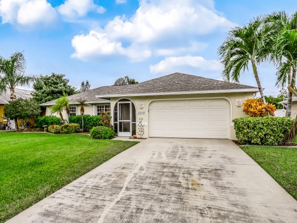 Updated Cape Coral Pool Vacation Home