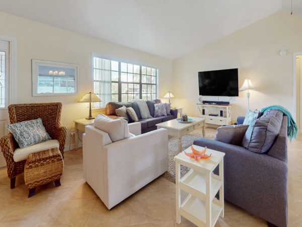 Updated Cape Coral Pool Vacation Home