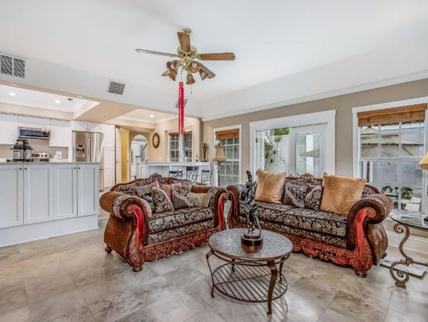 Naples 4 Bedroom Home with Caged Pool & Spa Sleeps 10 Guests