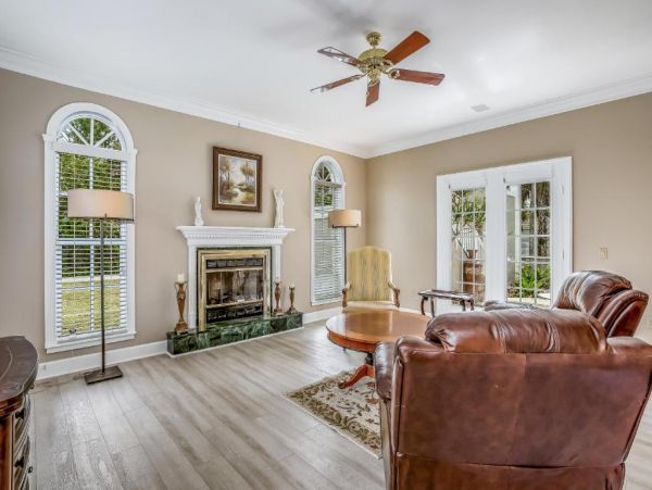 Naples 4 Bedroom Home with Caged Pool & Spa Sleeps 10 Guests