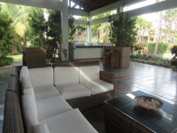Three Bedroom Home with 3 Communal Pools & 2 Tennis Courts