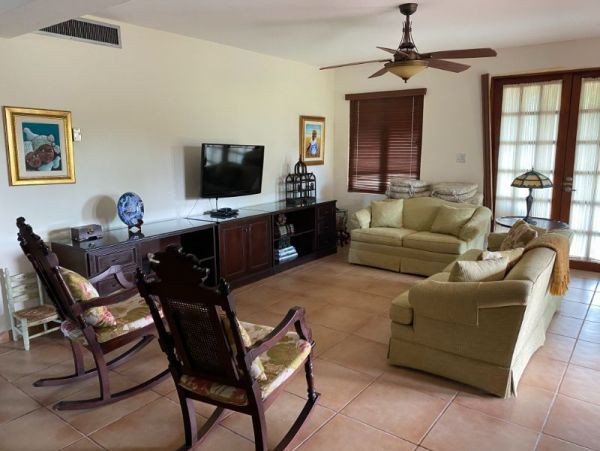 Three Bedroom Home with 3 Communal Pools & 2 Tennis Courts