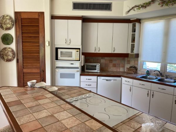 Three Bedroom Home with 3 Communal Pools & 2 Tennis Courts