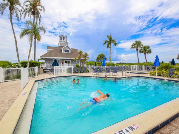 Beach Front 2 Bedroom Vacation Condo with Full Ocean Views