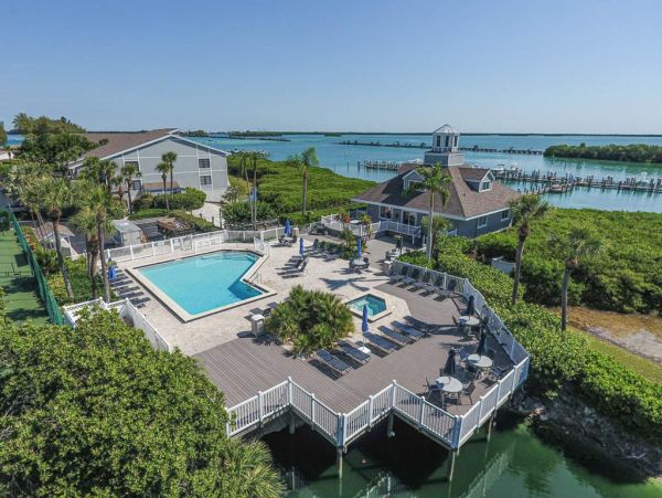 Beach Front 2 Bedroom Vacation Condo with Full Ocean Views