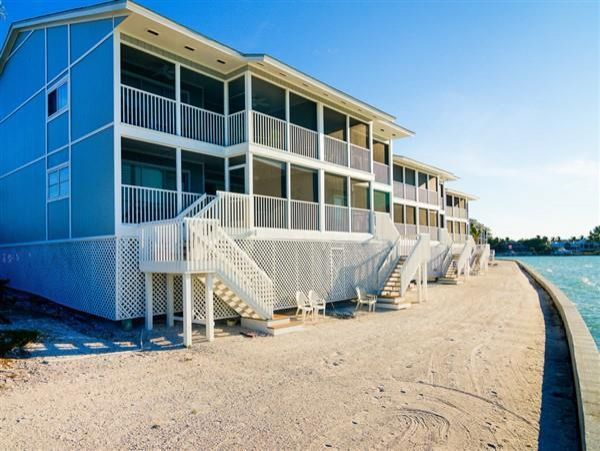 Beach Front 2 Bedroom Vacation Condo with Full Ocean Views
