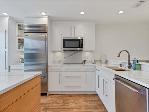 Beach Front 2 Bedroom Vacation Condo with Full Ocean Views