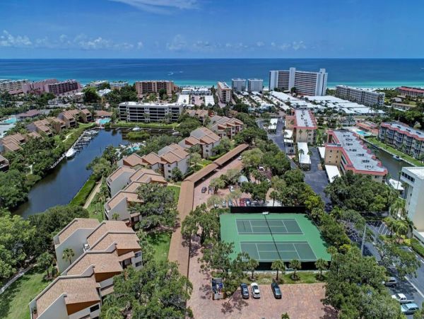 Walk to Beach Walk to South Village Siesta Key condo