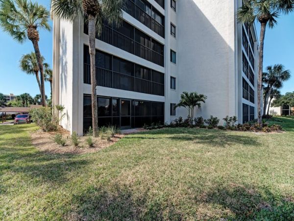 Walk to Beach Walk to South Village Siesta Key condo