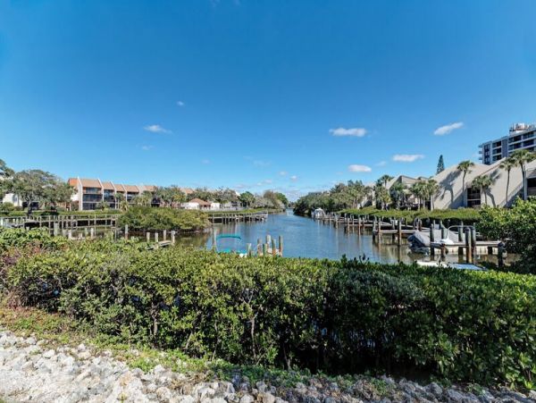 Walk to Beach Walk to South Village Siesta Key condo